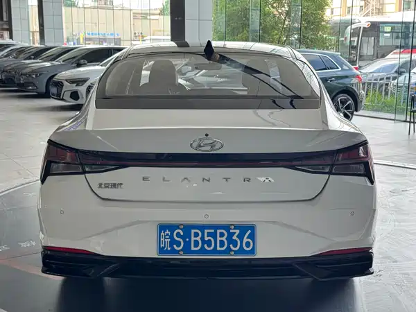 Hyundai Elantra 2022