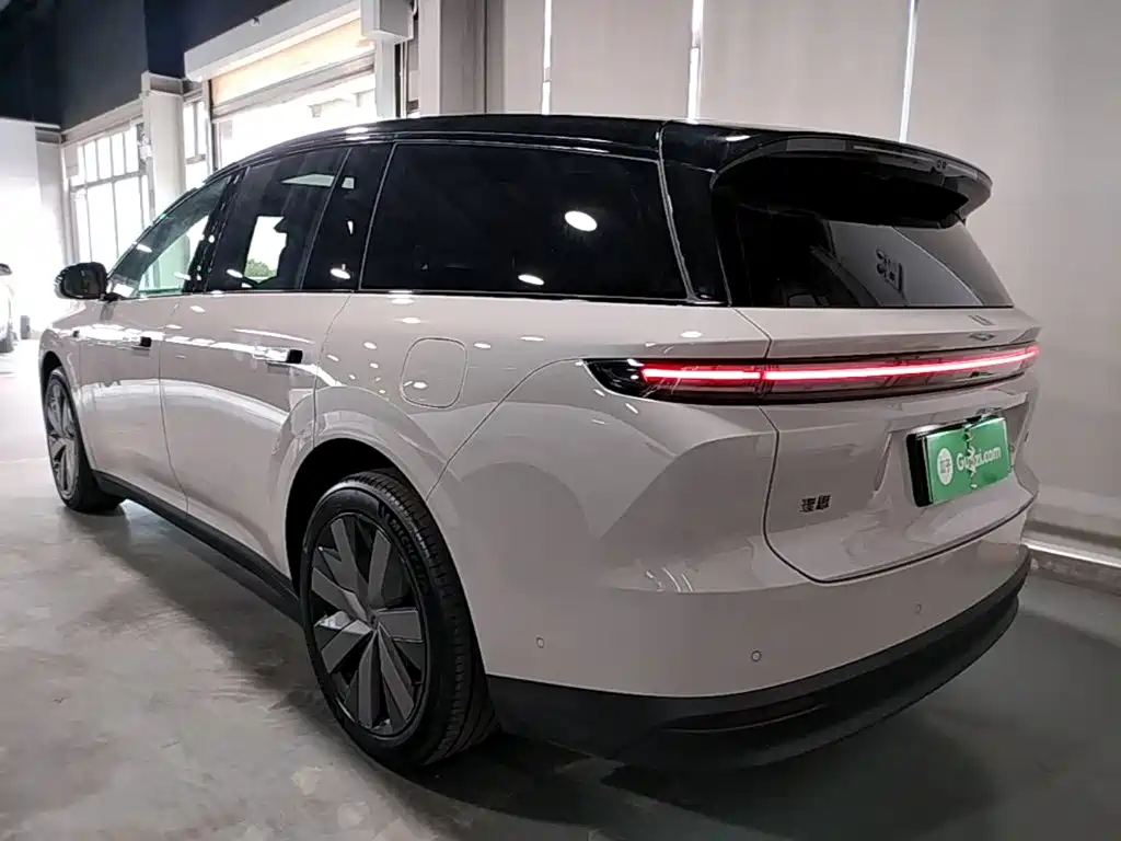 Li Auto i8 2025