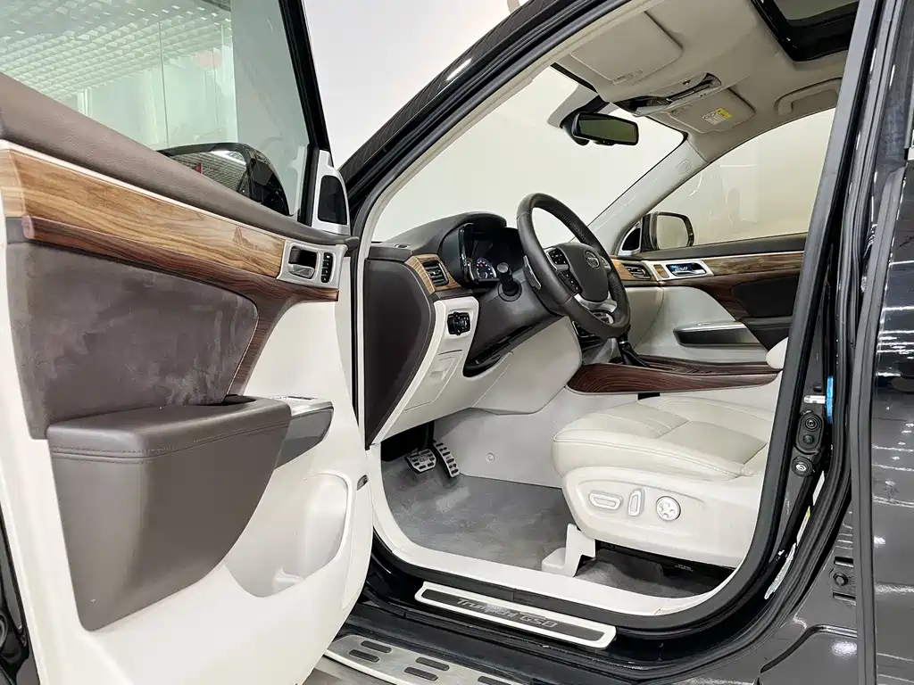 GAC Trumpchi GS8 2017 — фото 10