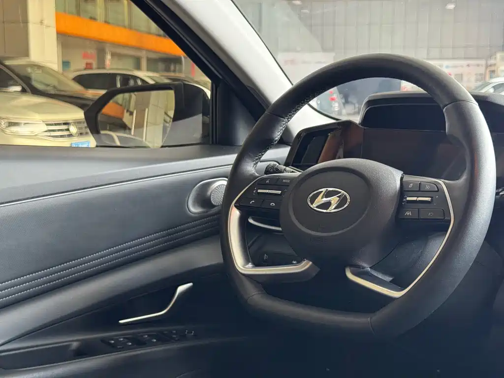 Hyundai Elantra 2022 — фото 12