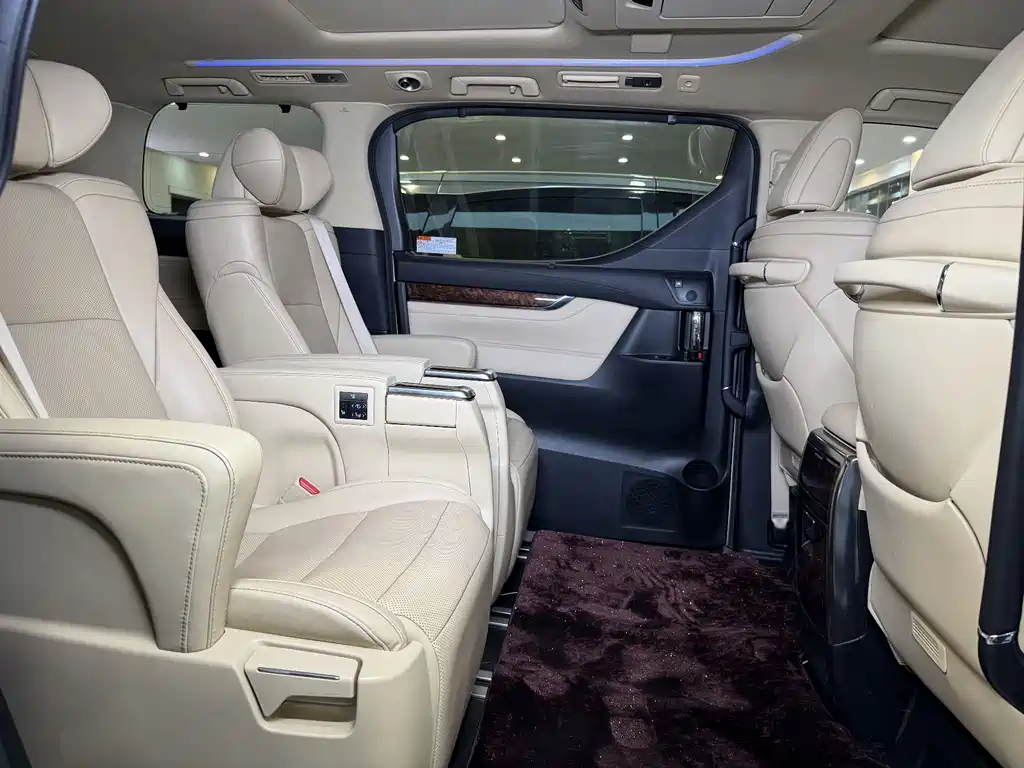 Toyota Alphard 2020 — фото 20