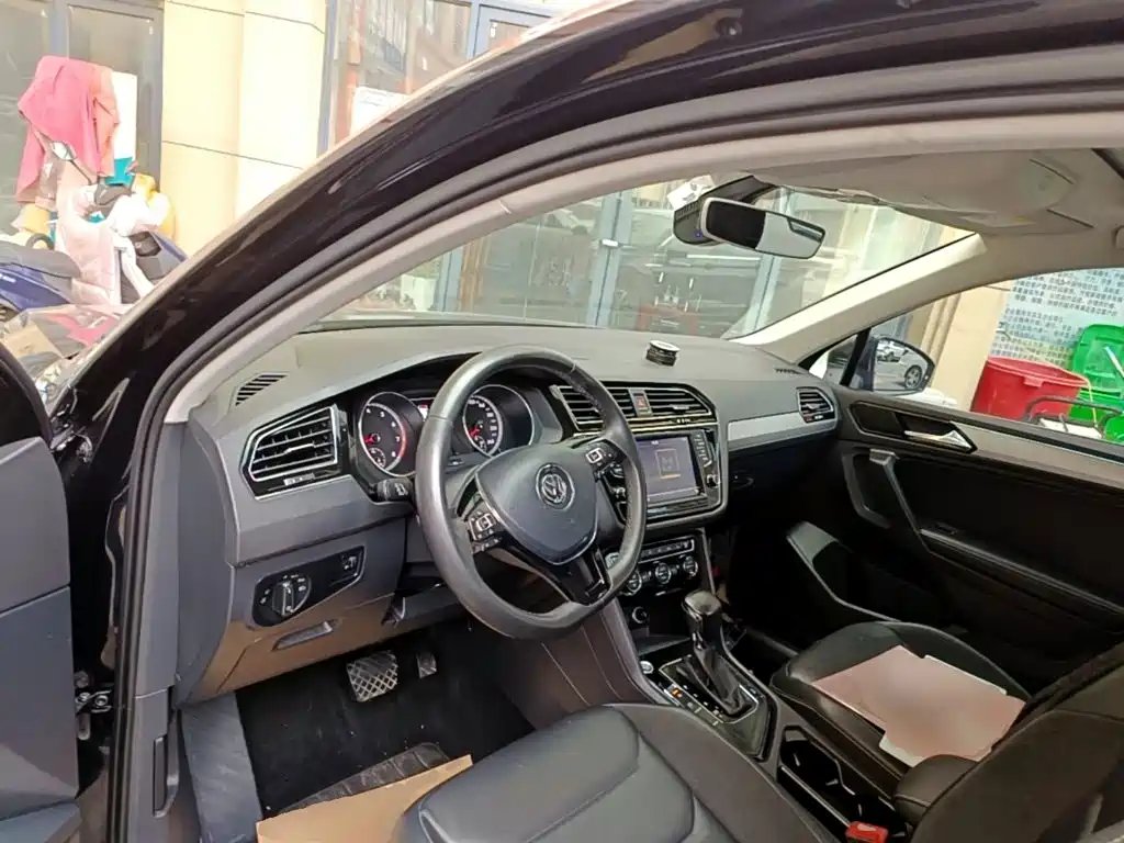 Volkswagen Tiguan L 2018 — фото 10