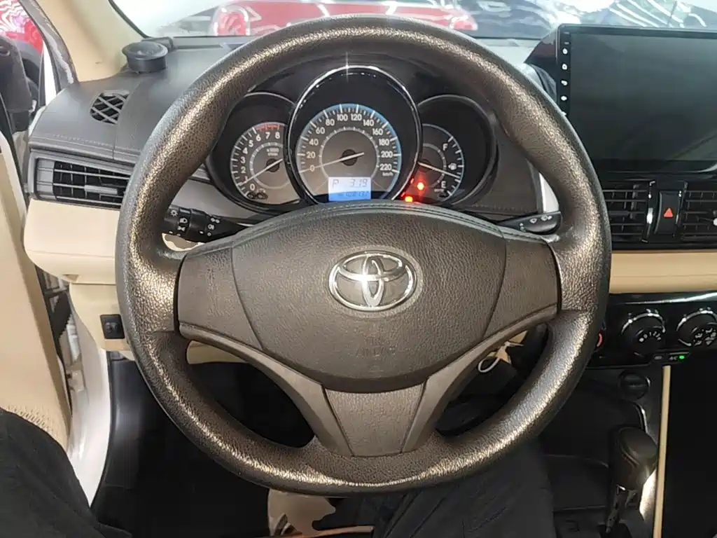 Toyota Vios 2015 — фото 11