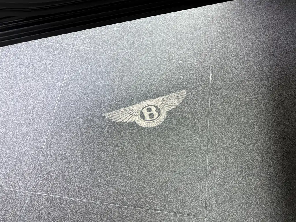Bentley Bentayga 2021 — фото 13
