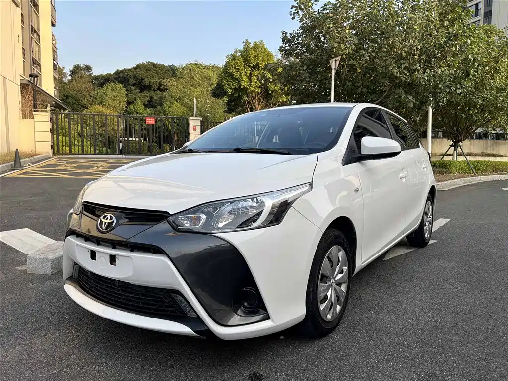 Toyota Yaris L 2019 — фото 1