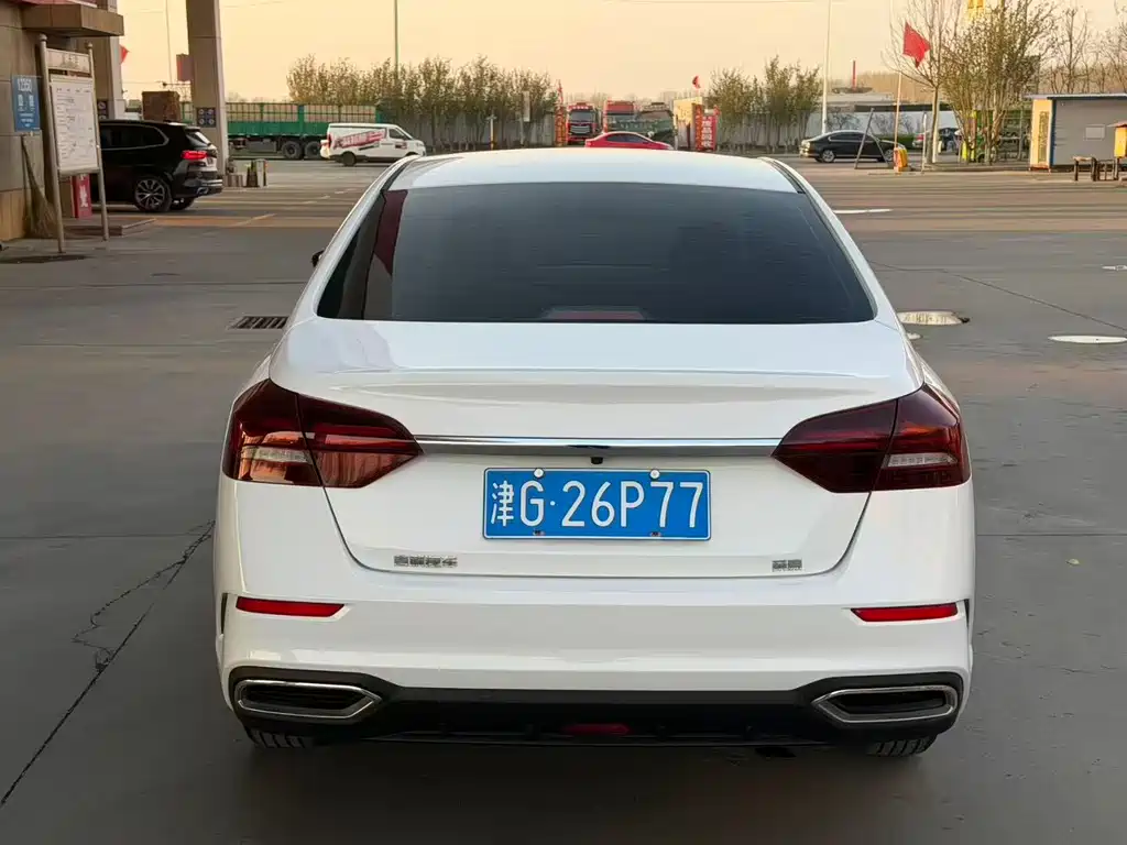 Geely Emgrand 2021