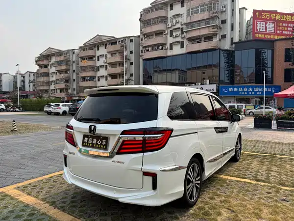 Honda Elysion 2016