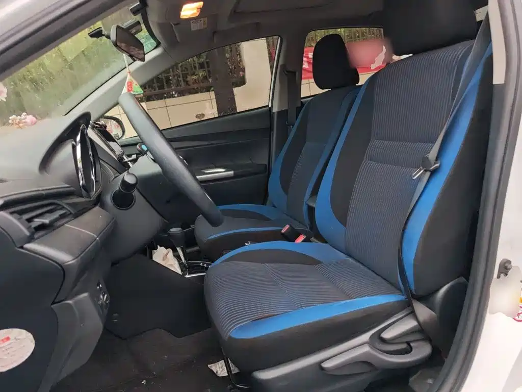 Toyota Yaris L 2017 — фото 11