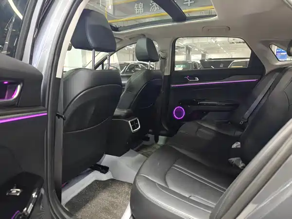 Kia K5 2025