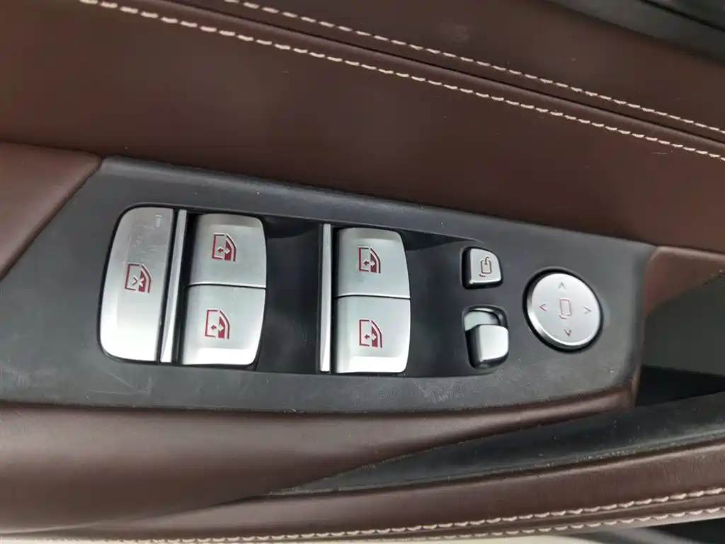 BMW 5 Series 2020 — фото 9