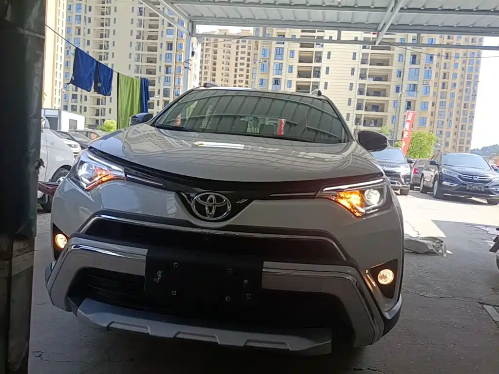 Toyota RAV4 2019 — фото 3