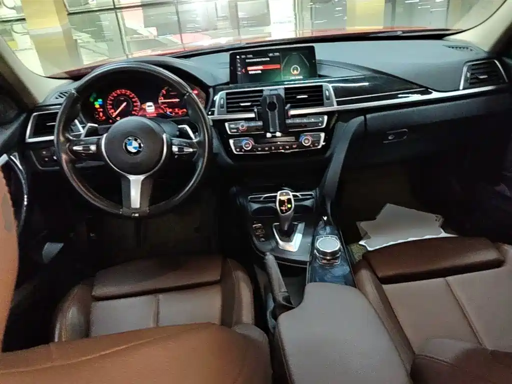BMW 3 Series 2018 — фото 10
