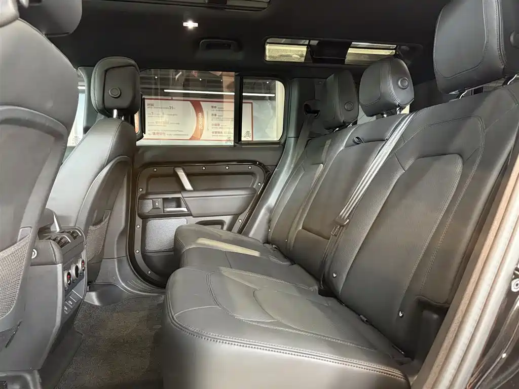 Land Rover Defender 2024 — фото 12