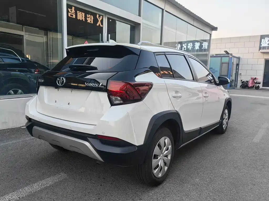 Toyota Yaris L 2021 — фото 4
