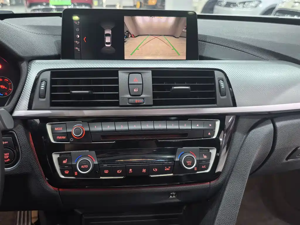 BMW 3 Series 2018 — фото 16