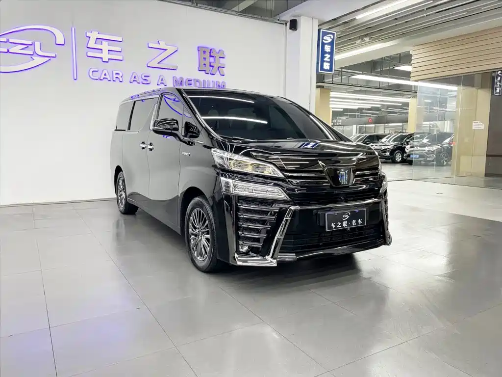 Toyota Vellfire 2023 — фото 1