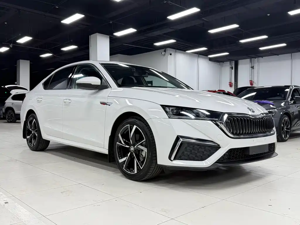 Skoda Octavia 2022 — фото 4