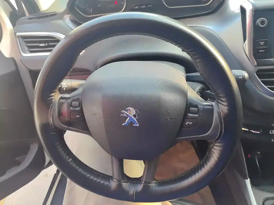 Peugeot 2008 2015 — фото 15