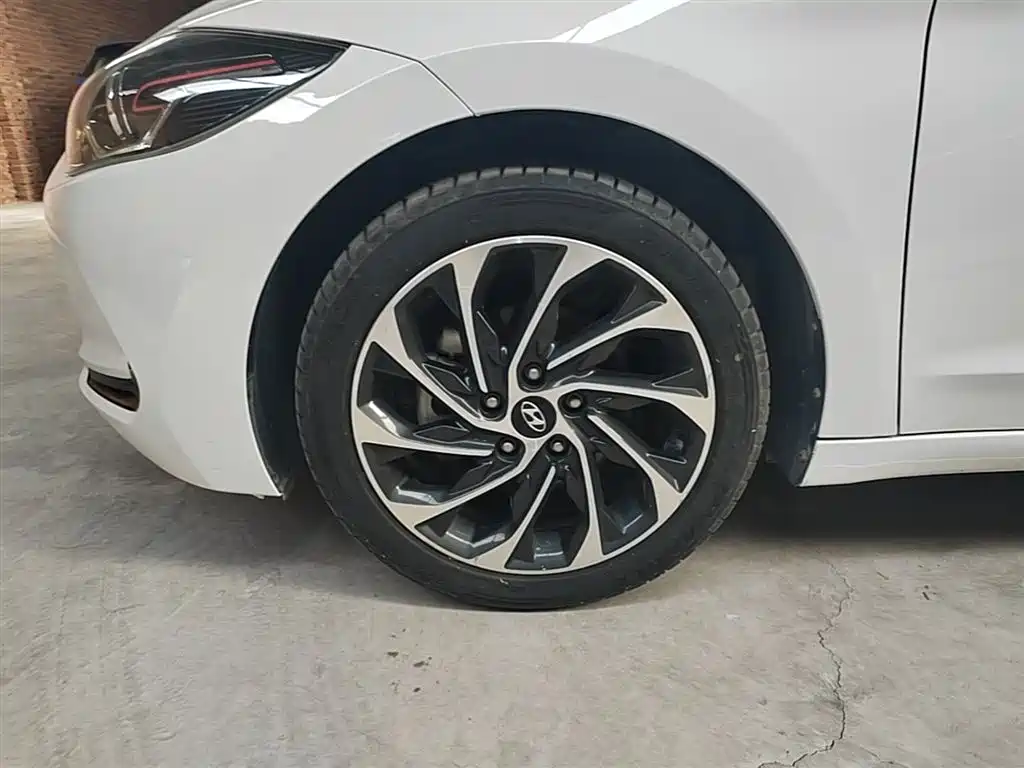 Hyundai Elantra 2020 — фото 23