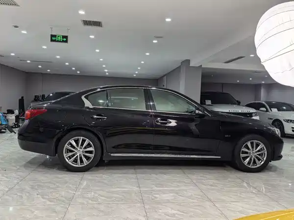 Infiniti Q50L 2015