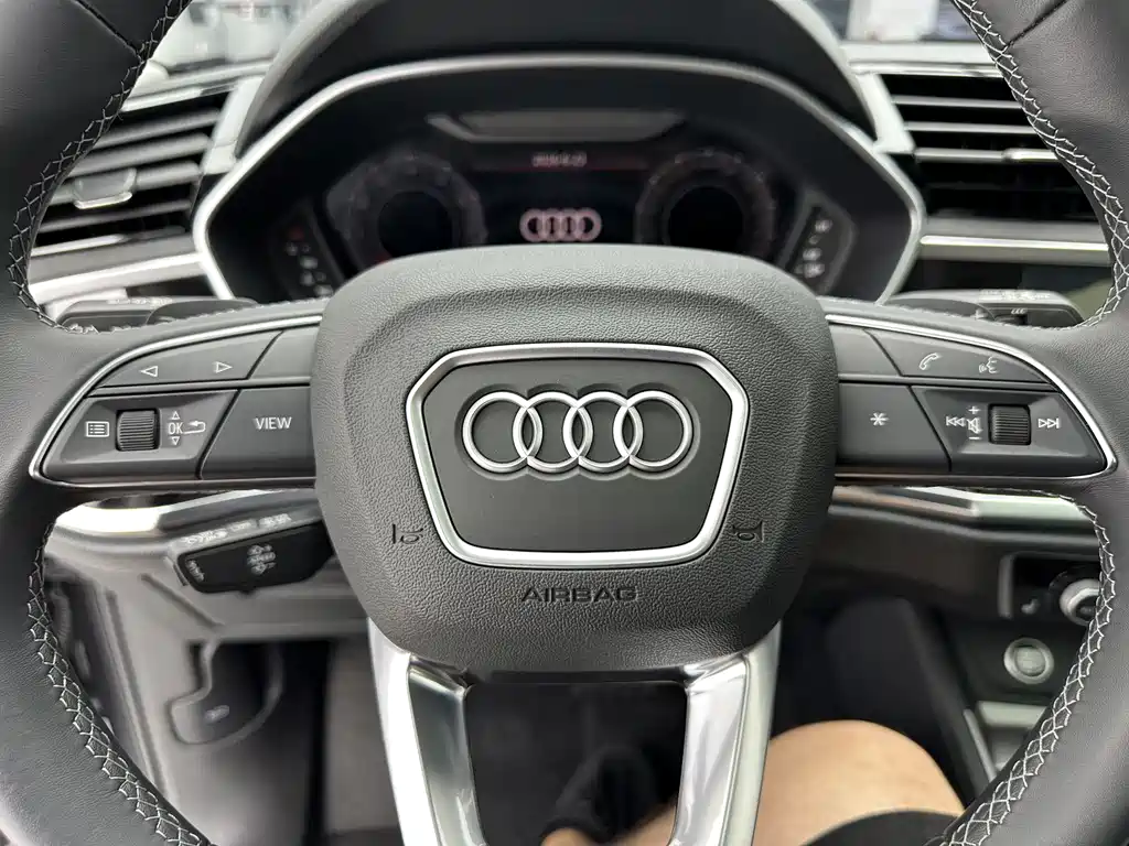 Audi Q3 2023 — фото 14