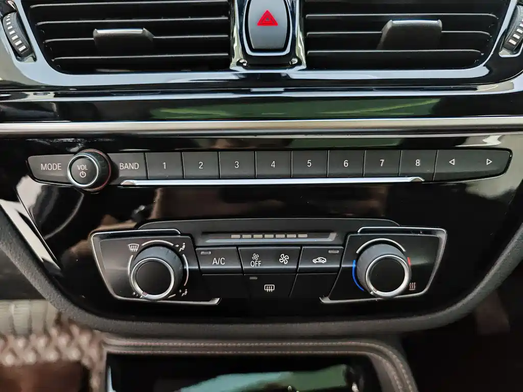 BMW 1 Series 2021 — фото 11