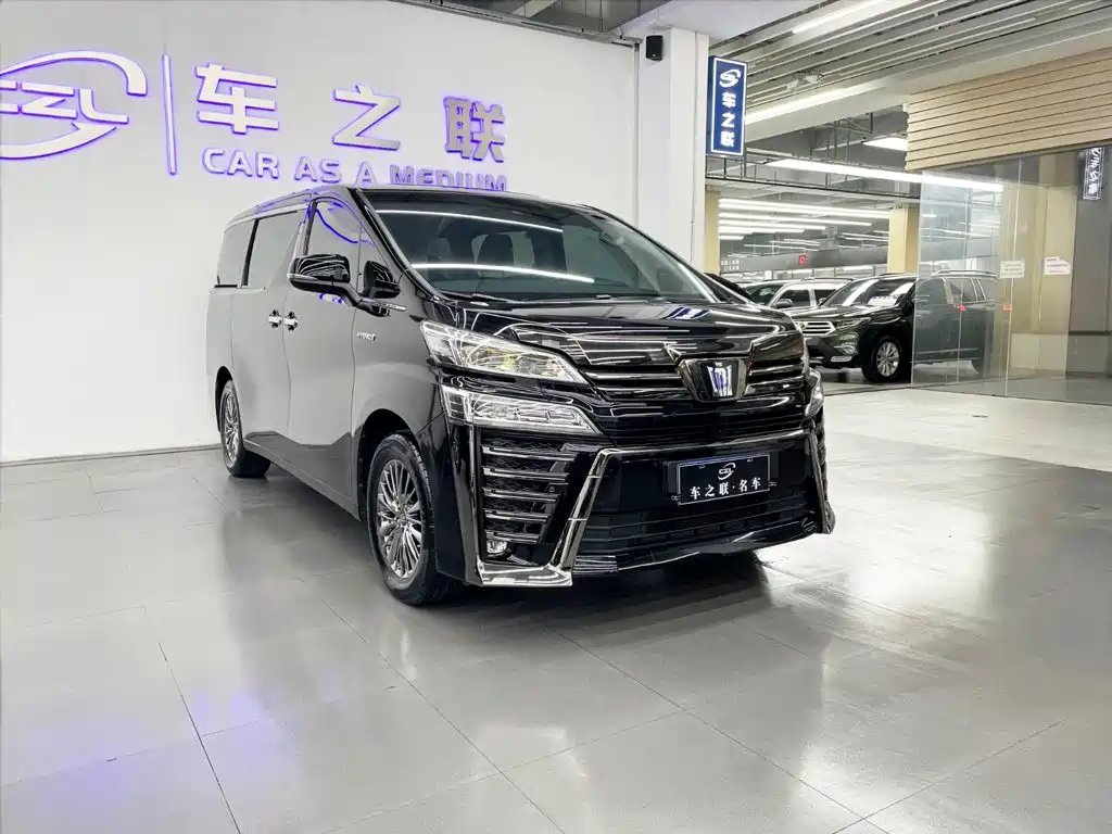 Toyota Vellfire 2023 — фото 1
