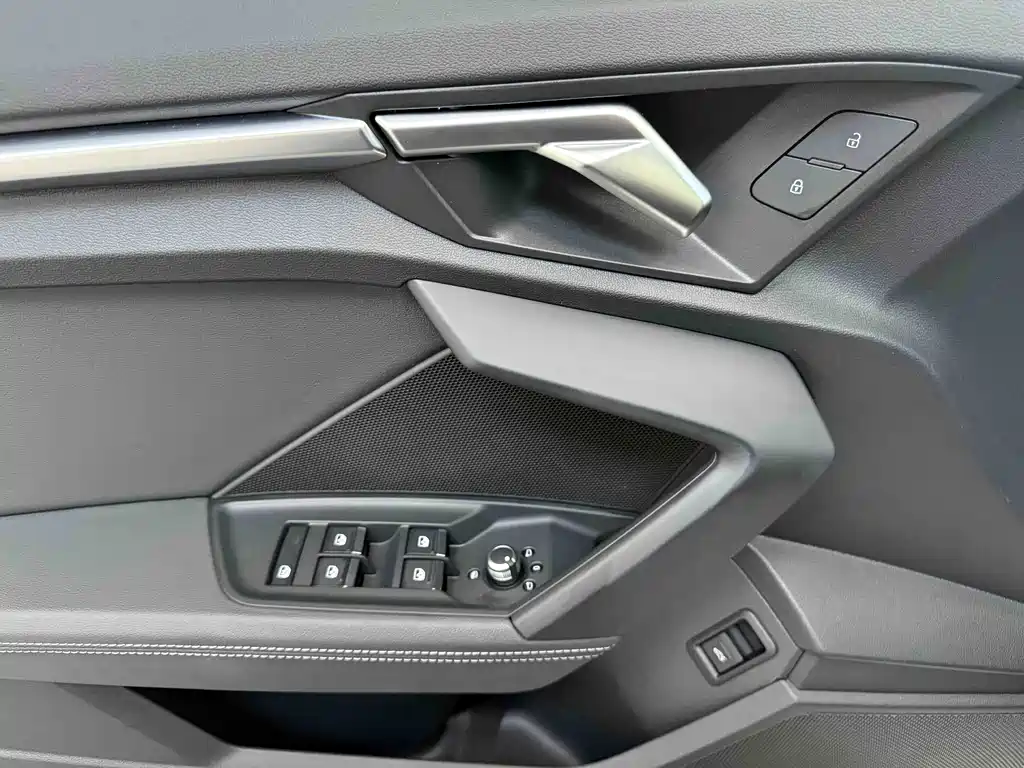 Audi A3 2023 — фото 11
