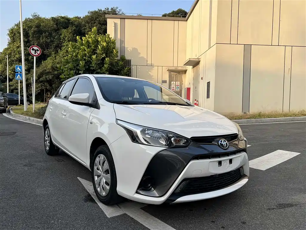 Toyota Yaris L 2019 — фото 6