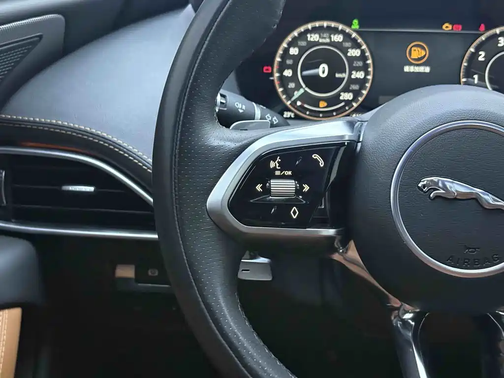 Jaguar XEL 2022 — фото 16