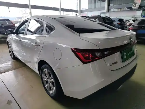 MG GT 2017