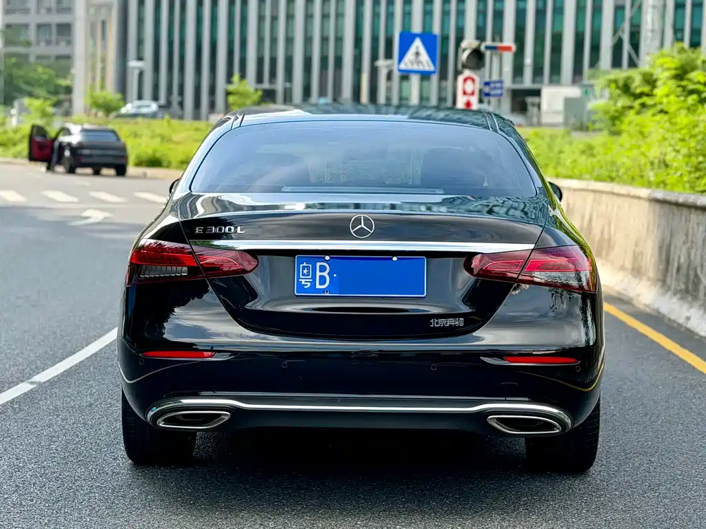 Mercedes-Benz E-Class 2022 — фото 13