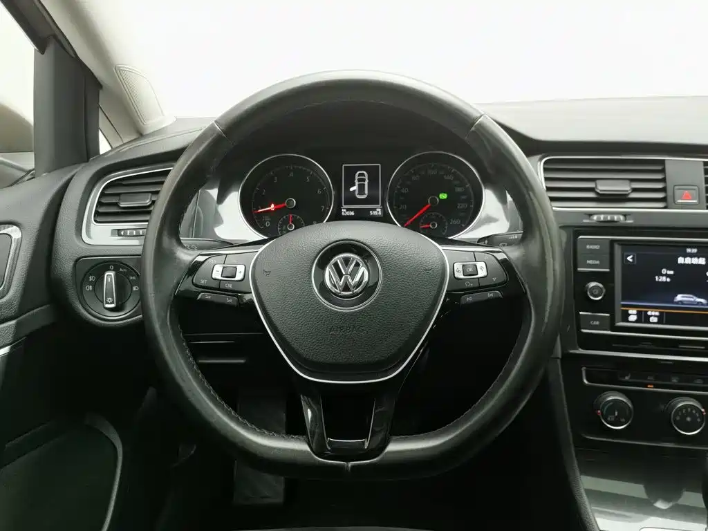 Volkswagen Golf 2018 — фото 11