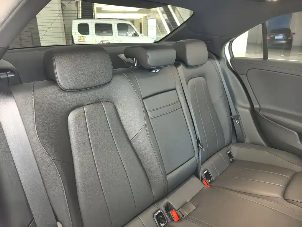 Mercedes-Benz A-Class 2024 — фото 14