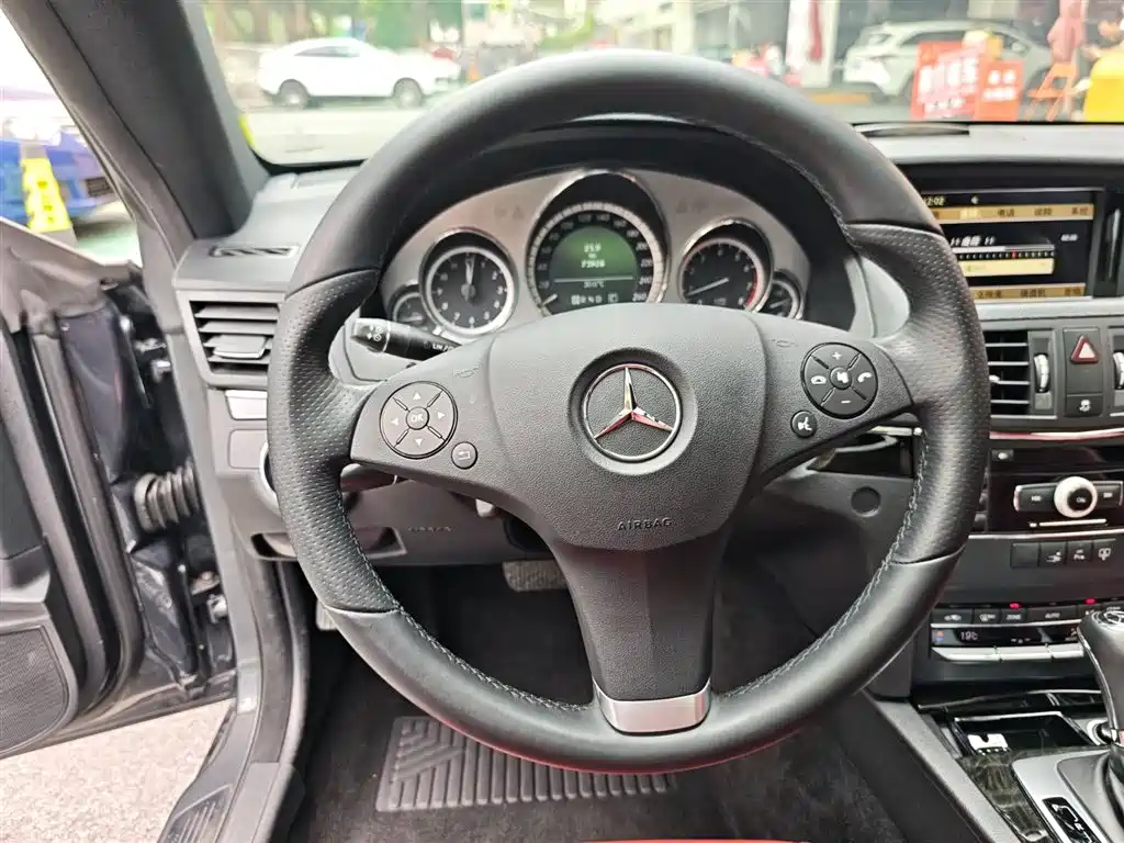 Mercedes-Benz E-Class 2010 — фото 13