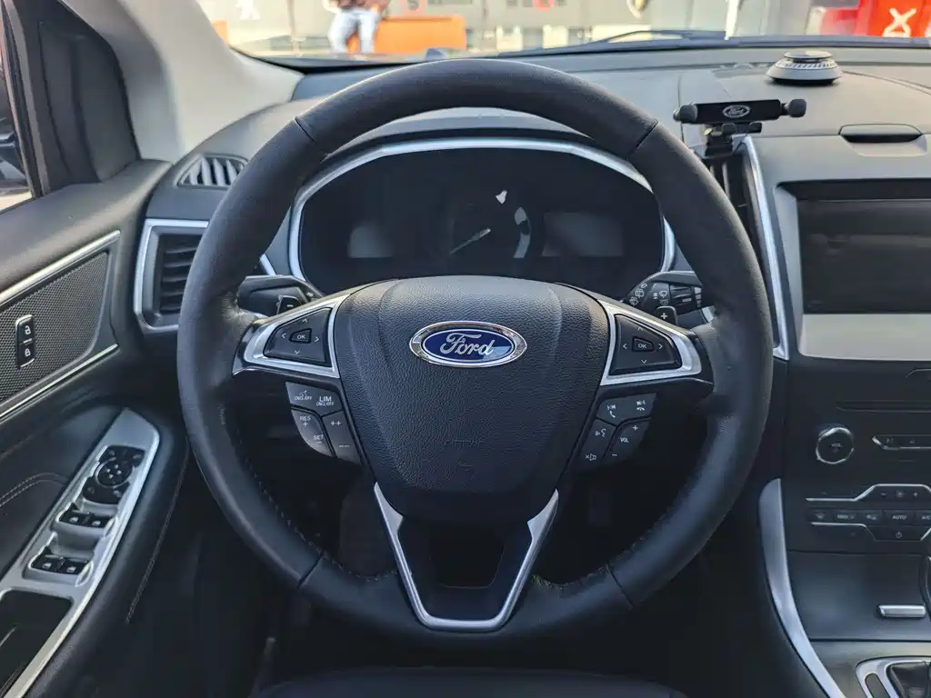 Ford Edge 2016 — фото 17