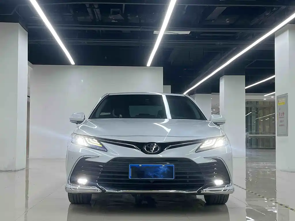 Toyota Camry 2024 — фото 2
