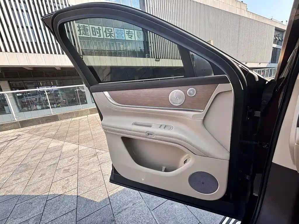 AITO M9 2025 — фото 28