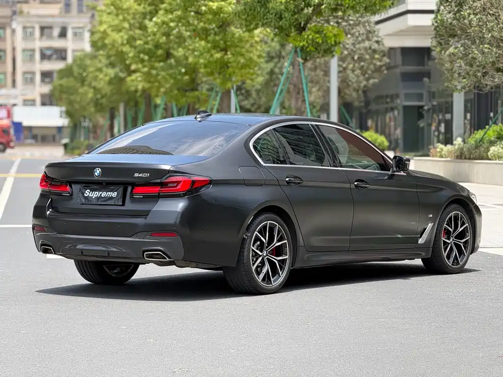 BMW 5 Series 2022 — фото 10