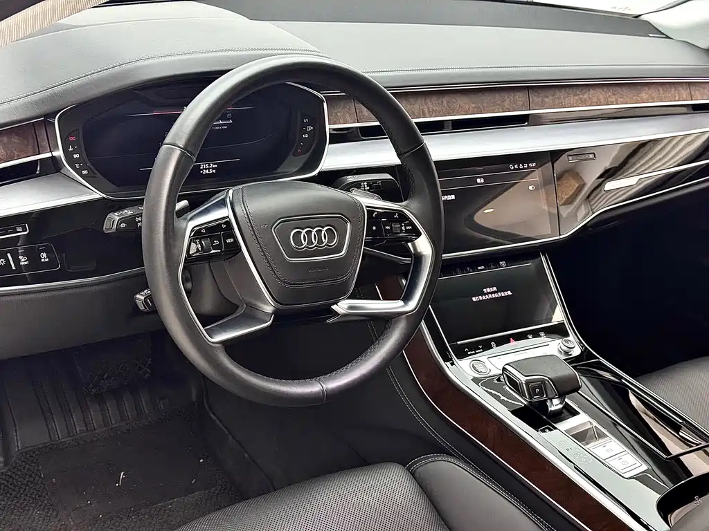 Audi A8 2022 — фото 15