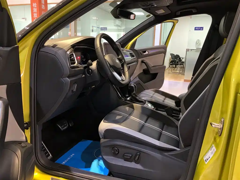 Volkswagen T-Roc 2023 — фото 12