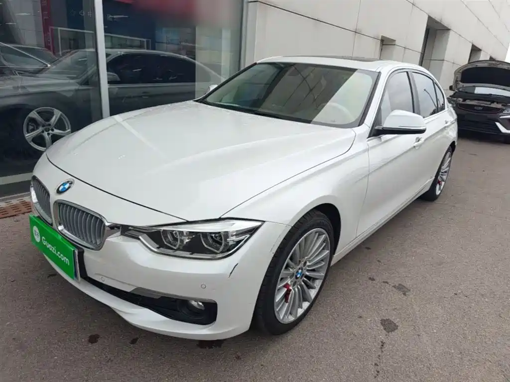 BMW 3 Series 2018 — фото 1