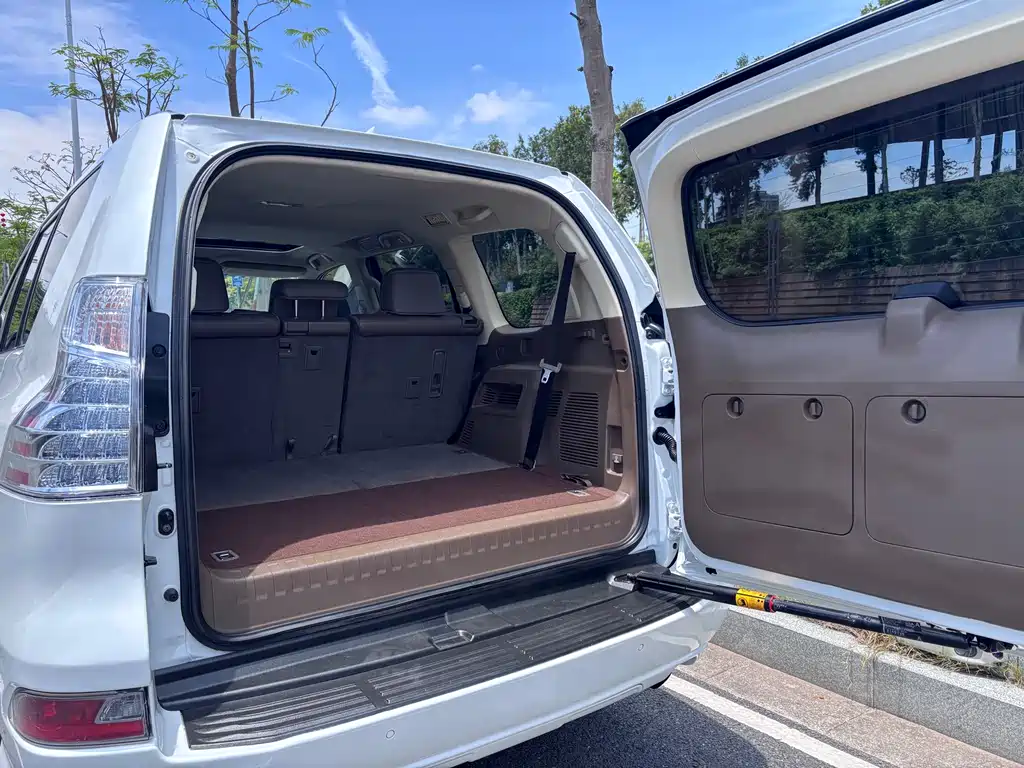 Lexus GX 2016 — фото 16