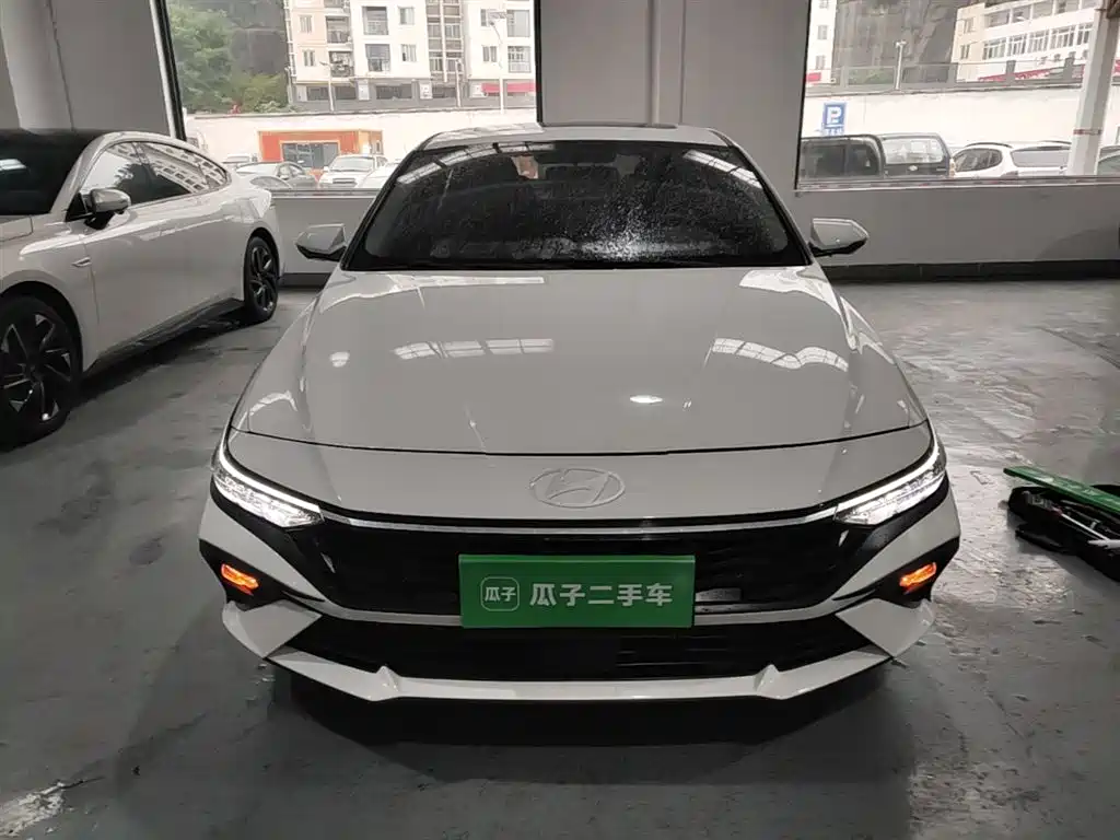 Hyundai Elantra 2023 — фото 3