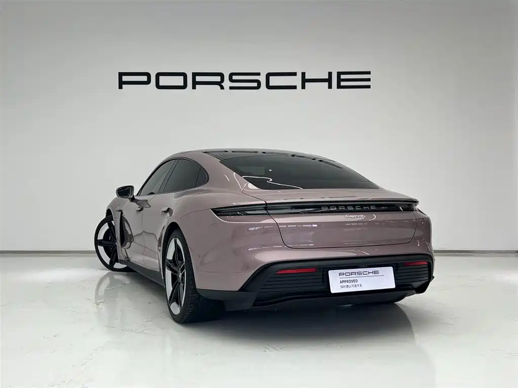 Porsche Taycan 2025