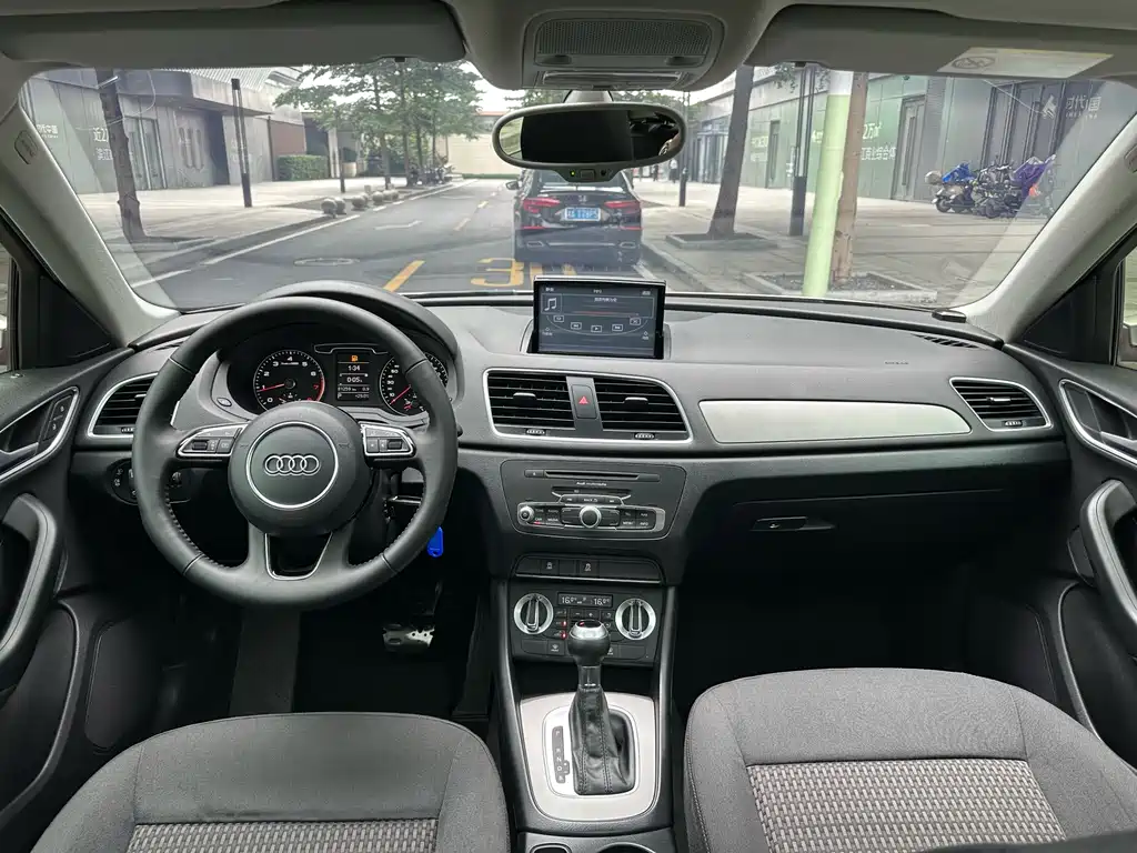 Audi Q3 2015 — фото 12