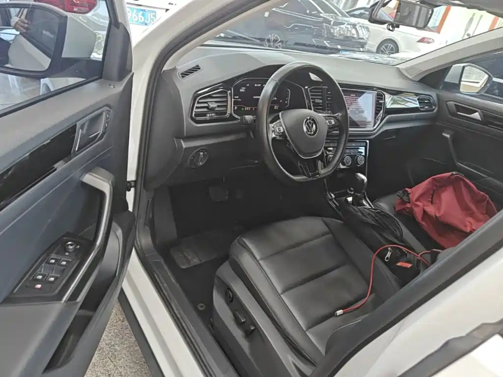 Volkswagen T-Roc 2023 — фото 16