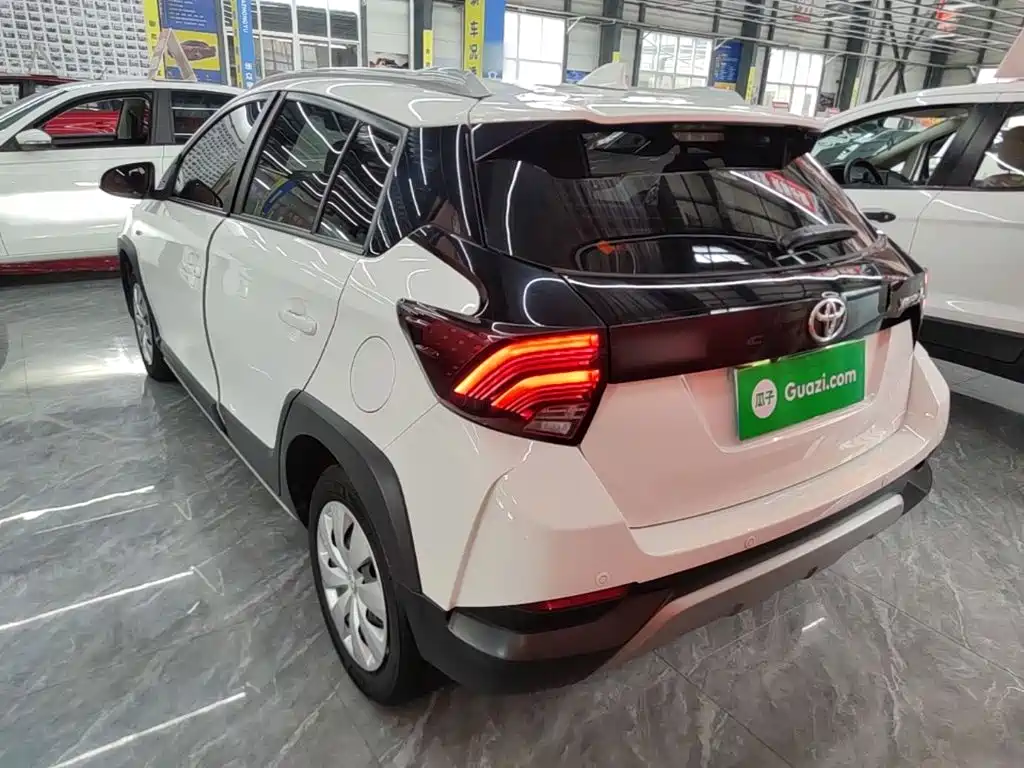 Toyota Yaris L 2021