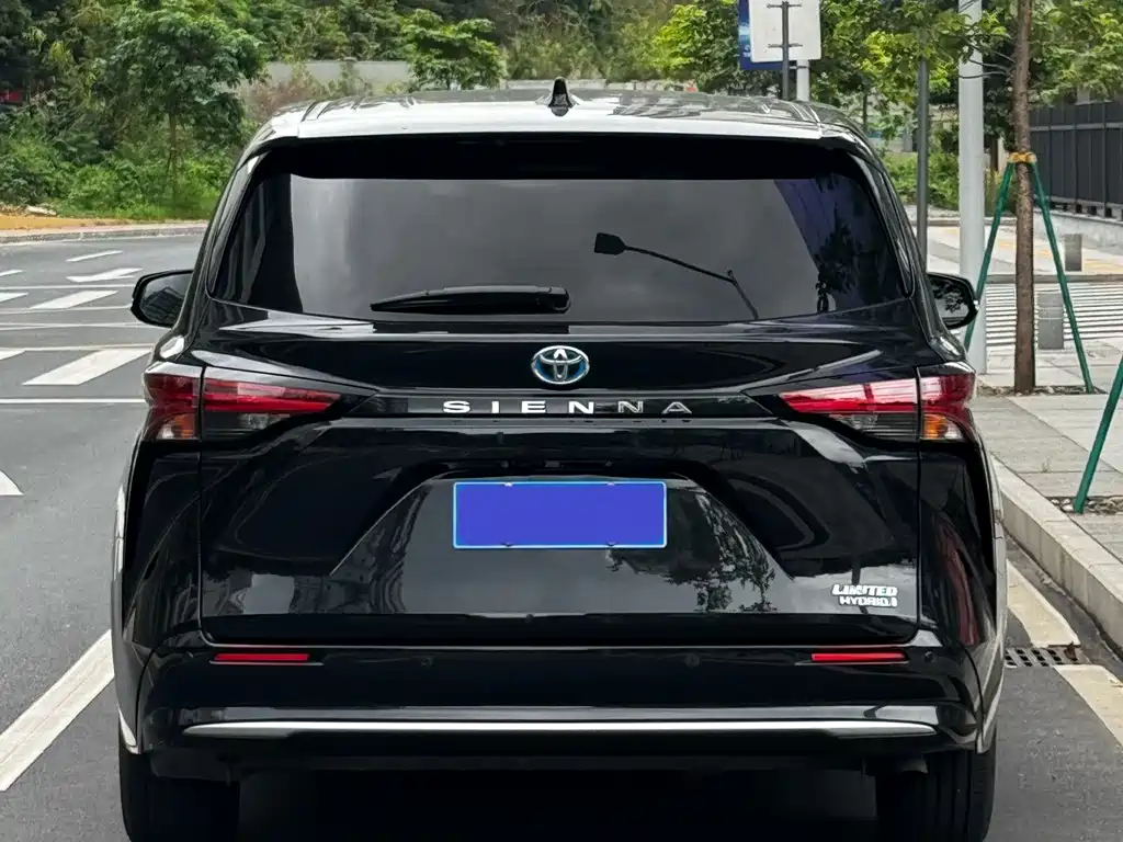 Toyota Sienna 2022 — фото 20