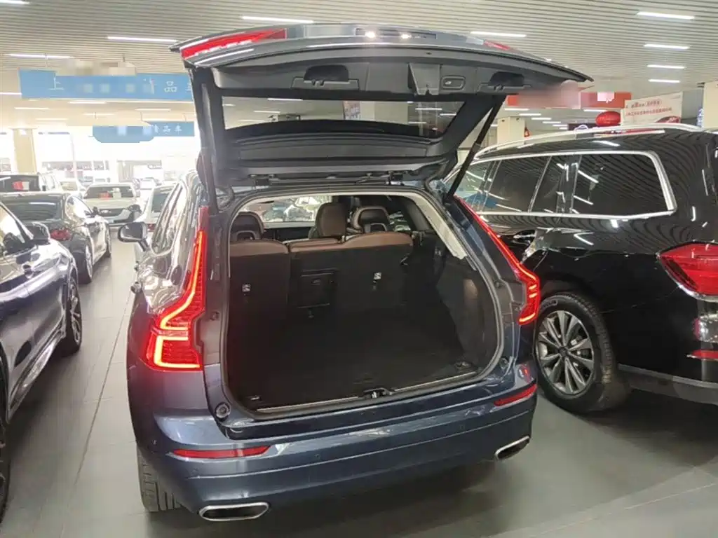 Volvo XC60 2018 — фото 15